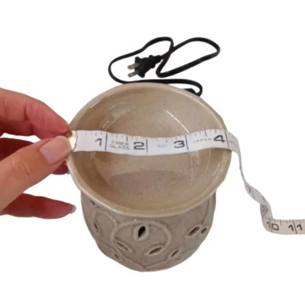 Ceramic Electric Lighted Wax Warmer with Leaf Cutout Design | EUC
